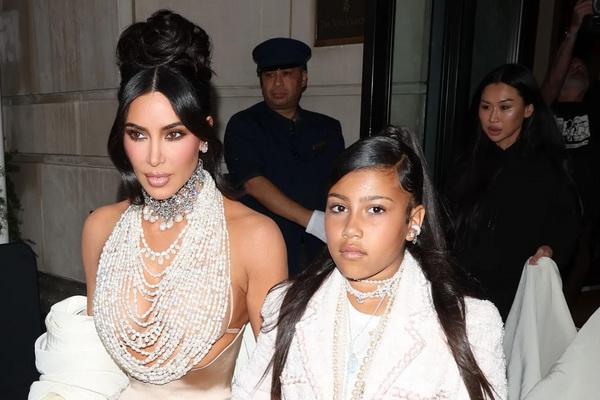 North West Ledek Ibunya Kim Kardashian tak Pernah Memasak untuk Keluarga