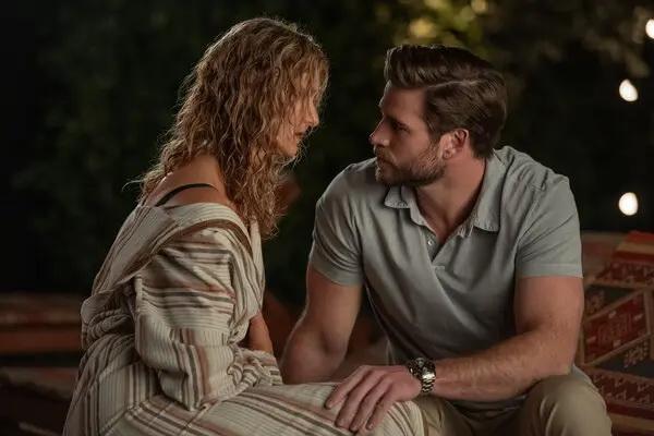 Main Bareng di Film Lonely Planet, Liam Hemsworth tak Ingin Laura Dern Terluka