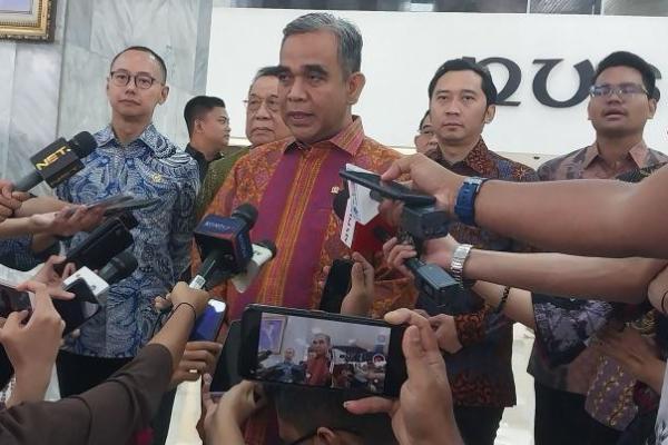 
Agenda silaturahmi tersebut sekaligus untuk menyampaikan undangan pelantikan atau pengucapan sumpah Presiden dan Wakil Presiden hasil pemilihan umum (Pemilu) 2024, yang akan digelar pada 20 Oktober mendatang.