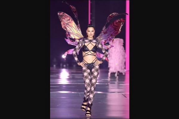 Kembali ke Victoria`s Secret Fashion Show 2024, Adriana Lima Merasa Gugup dan Cemas