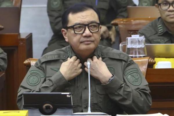 Dalam kesempatan ini, tim DPR juga memberikan apresiasi yang sebesar-besarnya kepada Kepala Badan Intelijen Negara saudara Budi Gunawan atas berbagai kontribusi kinerja, pengabdian, capaian, serta penilaian positif yang telah diberikan selama mengabdi sebagai Kepala Badan Intelijen Negara.