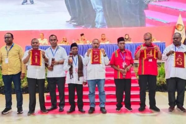 Lima calon Gubernur Papua Barat Daya menjalani debat publik perdana pada Rabu (17/10) kemarin.