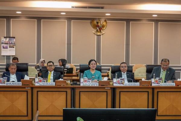 DPR RI secara resmi telah menetapkan jumlah Komisi dan Alat Kelengkapan Dewan (AKD) beserta jumlah pimpinan Komisi-Komisi dari semua Fraksi yang ada di Parlemen.