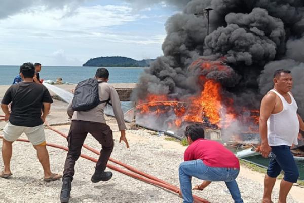 Polisi masih mengusut peristiwa terbakarnya speedboat Cagub Maluku Utara, Benny Laos