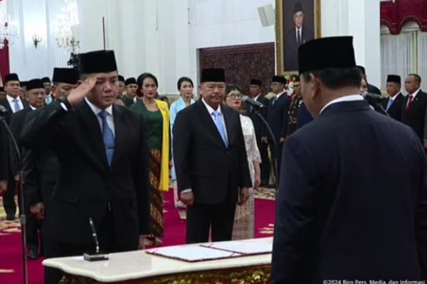 Kami semua memiliki tanggung jawab untuk bekerja demi bangsa dan negara.