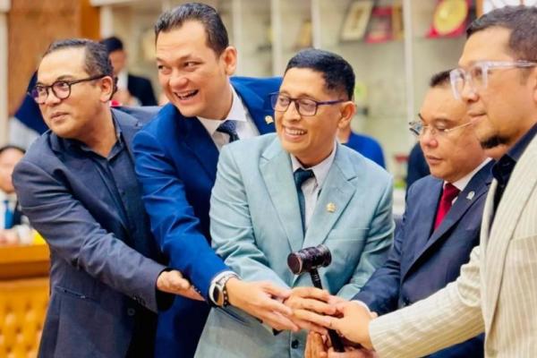 Bob Hasan Pimpin Baleg DPR Didampingi Empat Wakil Ketua, Salah Satunya Iman PKB