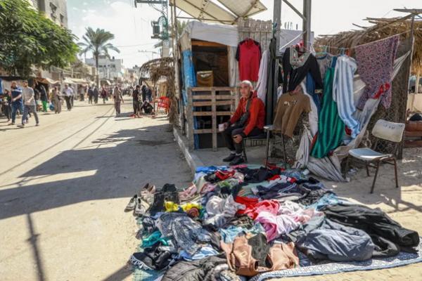 Balada Sepatu Rusak dan Pakaian Usang di Gaza, Beli Baju untuk Anak atau Seminggu tak Makan?