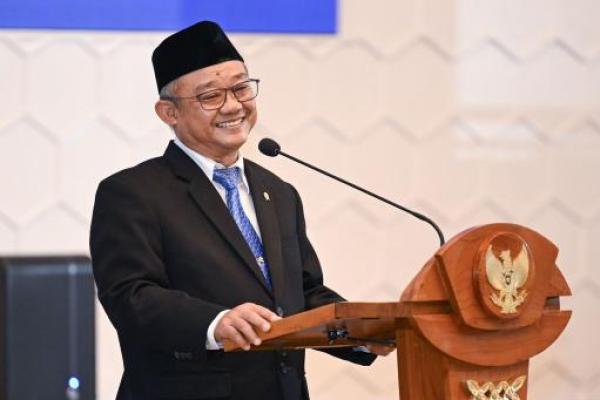 Menteri Pendidikan Dasar dan Menengah (Mendikdasmen) Prof. Abdul Mu`ti, mengatakan pemerintah terus menggodok rencana implementasi wajib belajar 13 tahun.