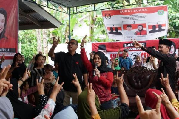 Eddy Santana Putra dan Riezky Aprilia menyampaikan beberapa program unggulannya ke warga Lubuklinggau.