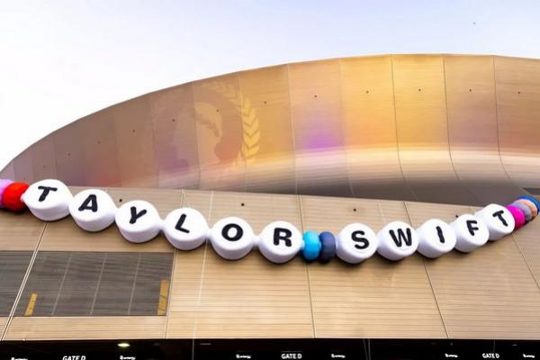 Siap Gelar Eras Tour Taylor Swift, New Orleans Superdome Pasang Gelar Persahabatan Raksasa
 