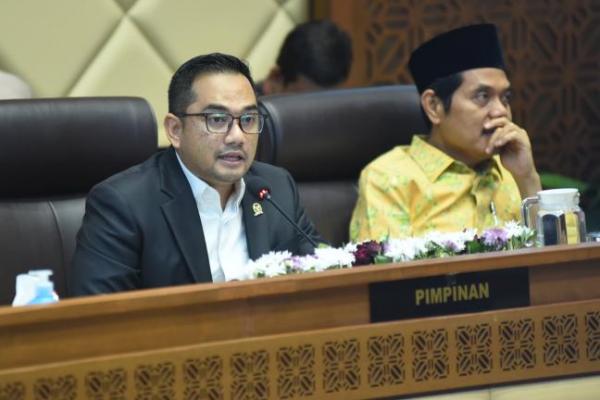 
Bagi kami di Komisi II yang bertugas konstitusional sebagai pengawas, penganggaran dan legislasi, kami berkomitmen pada periode ini untuk bisa menghadirkan solusi terbaik. 