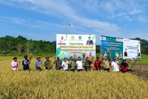 Kementerian Pertanian (Kementan) dan Pemerintah Kabupaten Bulungan, menyelenggarakan acara Panen dan Tanam Padi Bersama di Desa Antutan, Kecamatan Tanjung Palas, Kabuaten Bulungan, Kalimantan Utara.