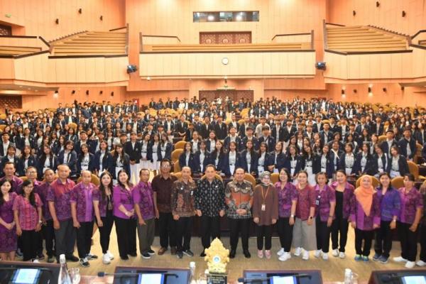 Anggota MPR Kelompok DPD Dapil Bali Ajak Generasi Muda Berprestasi Lebih Tinggi