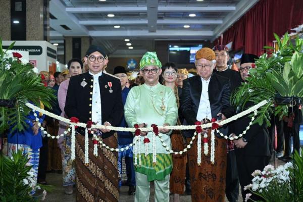 Mendikdasmen: Bahasa Indonesia Harus Jadi Tuan Rumah di Negeri Sendiri