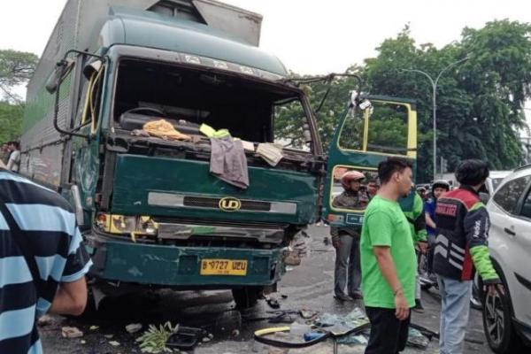 Tak Ada Korban Jiwa, 7 Orang Terluka Akibat Truk Ugal-Ugalan di Kota Tangerang