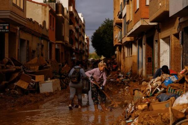 Publik Marah atas Keterlambatan Tanggap Bencana Banjir, Spanyol Kerahkan Pasukan