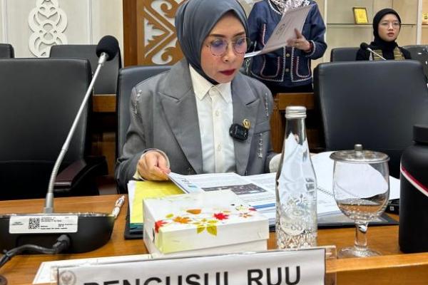 Melly Akan Perjuangkan Revisi UU Hak Cipta Masuk Prolegnas