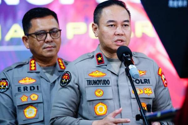 Densus 88 Antiteror Polri menangkap tiga orang terduga teroris kelompok Anshor Daulah di Jawa Tengah