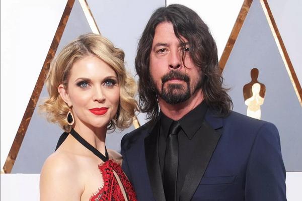 Dave Grohl Batalkan Sewa Pengacara Perceraian, Jordyn Blum Masih Pikir-pikir Dulu