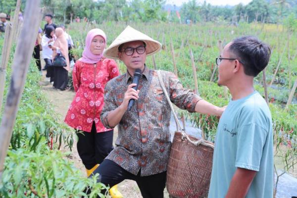 Mendes Yandri Imbau Perusahaan Swasta Bersinergi Atasi Masalah Kemiskinan Warga Desa