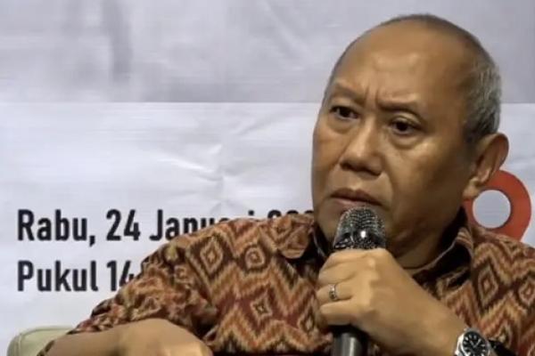 Pakar dan Guru Besar Riset LIPI, Prof. Dr. Ikrar Nusa Bakti, menilai Poltracking Indonesia memiliki rekam jejak sebagai lembaga survei kredibel.