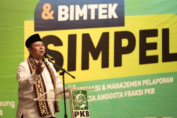 Wakil Ketua Umum DPP PKB Cucun Ahmad Syamsurijal secara resmi membuka sosialisasi peraturan partai sekaligus Bimtek Sistem Informasi dan Manajemen Pelaporan Kinerja Anggota Fraksi PKB (Simpel) di Lampung, Selasa (11/11).