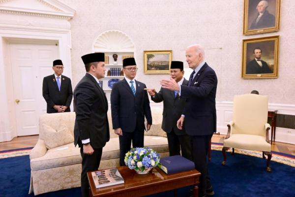 Momen Seskab Teddy Dampingi Prabowo Temui Presiden Joe Biden di Gedung Putih