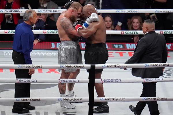 Mike Tyson vs Jake Paul, Si Leher Beton tak Berdaya di Pertandingan Tinju Selebriti