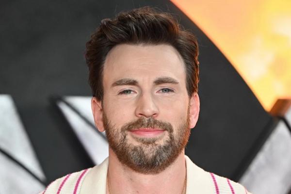 Langganan Jadi Superhero, Chris Evans Dambakan Peran di Film Musikal