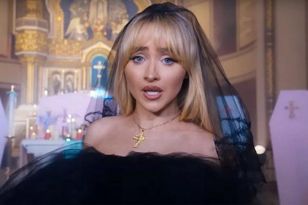 Gara-gara Video Musik Feather Sabrina Carpenter, Pendeta Gereja di Brooklyn Mundur