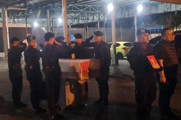 Kapolri Beri Kenaikan Pangkat Anumerta ke Almarhum AKP Ulil Ryanto yang Ditembak Rekannya