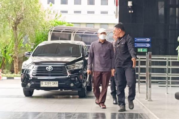 Gubernur Bengkulu Rohidin Mersyah Tiba di Gedung KPK