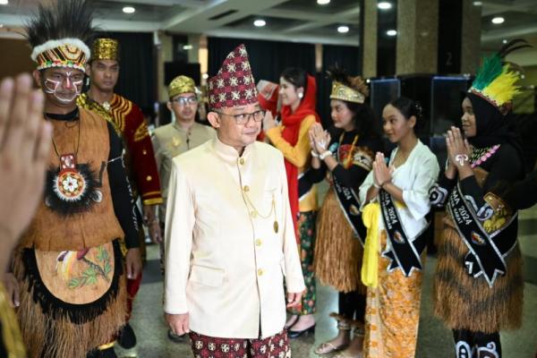 295 Ribu Guru Belum S1, Mendikdasmen Buka Peluang Lanjutkan Studi