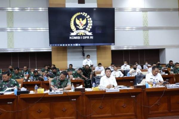 Komisi I DPR Bahas Pilkada Bareng Menhan dan Panglima TNI