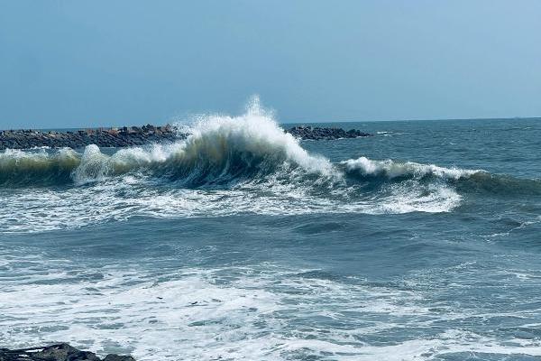 Mengapa Air Laut Rasanya Asin? Ini Penjelasannya