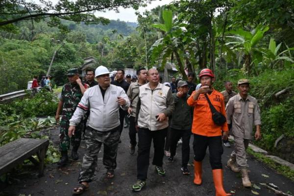 Tinjau Langsung Lokasi Bencana Sukabumi, Cucun Ingin Pastikan Bantuan Sampai Ke Pengungsi