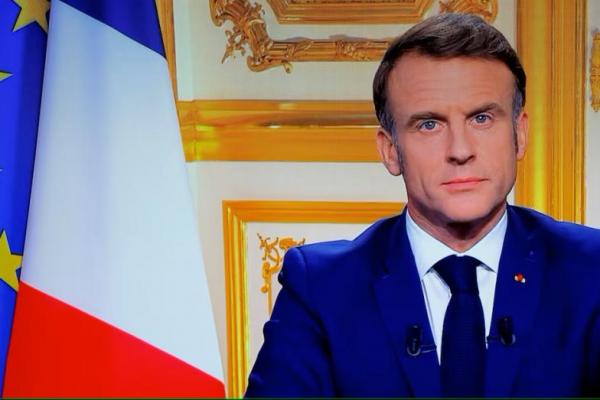 Tolak Mundur, Macron Terus Berupaya Stabilkan Pemerintahan Prancis