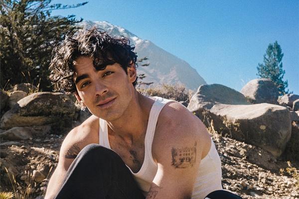 Santai dan Menyenangkan, Joe Jonas Bahagia Tinggal di Kota Pantai Miami