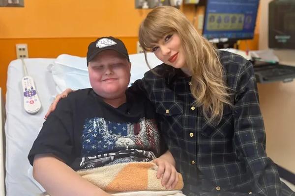 Sehari Jelang Ulang Tahunnya, Taylor Swift Kunjungi Pasien Anak-anak di Rumah Sakit 