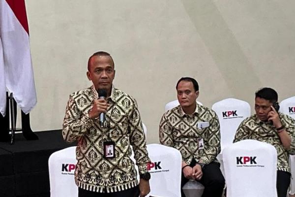 KPK Duga Ada Yayasan Terima Aliran Dana Korupsi CSR BI