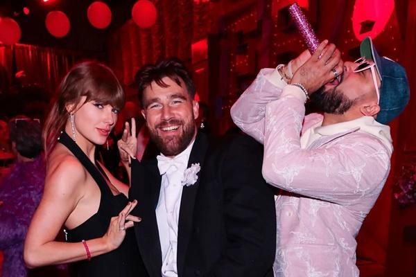 Pesta Ultah Bertema `Eras Tour`, Taylor Swift dan Travis Kelce Menari Liar