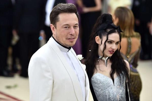 Grimes tak Suka Elon Musk Mengekspos Anak-anaknya di Depan Publik