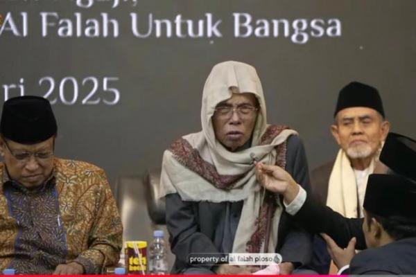 Perjuangan KH Djazuli dan Nyai Rodliyah Terpatri di 1 Abad Al Falah Ploso