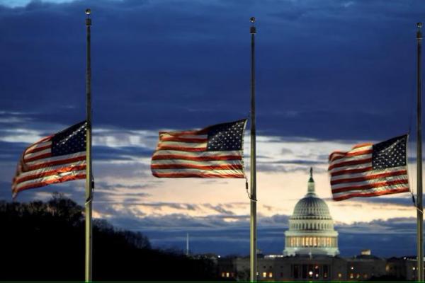 Masih Berkabung, Bendera AS Dikibarkan Setengah Tiang saat Hari Pelantikan Trump