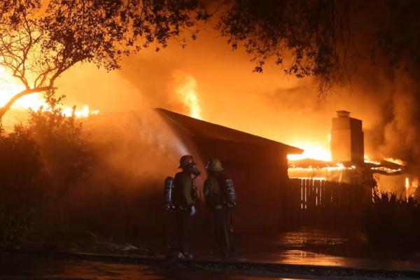 Angin Kencang di Los Angeles Sudah Berhenti, Bahaya Kebakaran Ekstrem Masih Ada