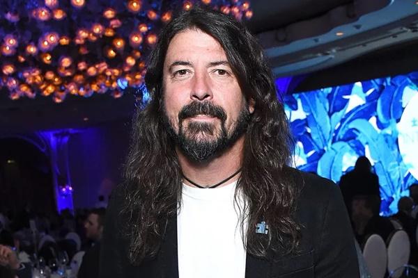 Dave Grohl Rela Memasak 24 Jam untuk Korban dan Petugas Pemadam Kebakaran Los Angeles