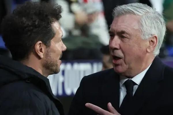 Aksi Saling Sindir Ancelotti vs Simeone soal Keberpihakan Wasit