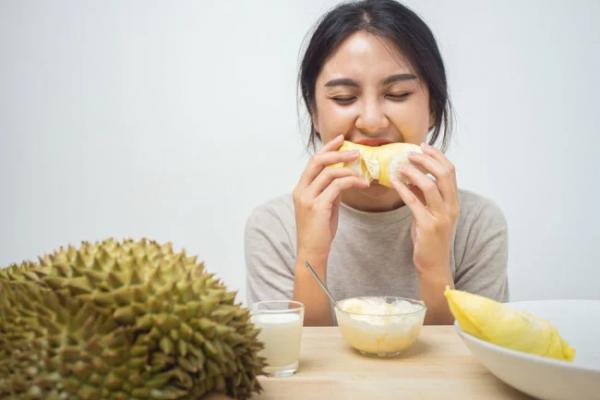 Orang dengan Kondisi Ini Sebaiknya Hindari Durian, Apa Alasannya?