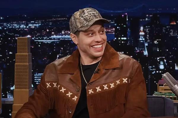 Pete Davidson Bertekad akan Hapus Ratusan Tato di Tubuhnya