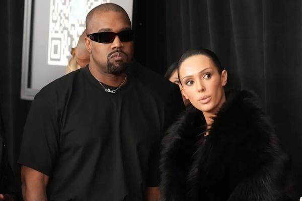 Tampil Mengejutkan, Kanye West dan Bianca Censori Digiring Polisi Keluar dari Acara Grammy Awards 2025